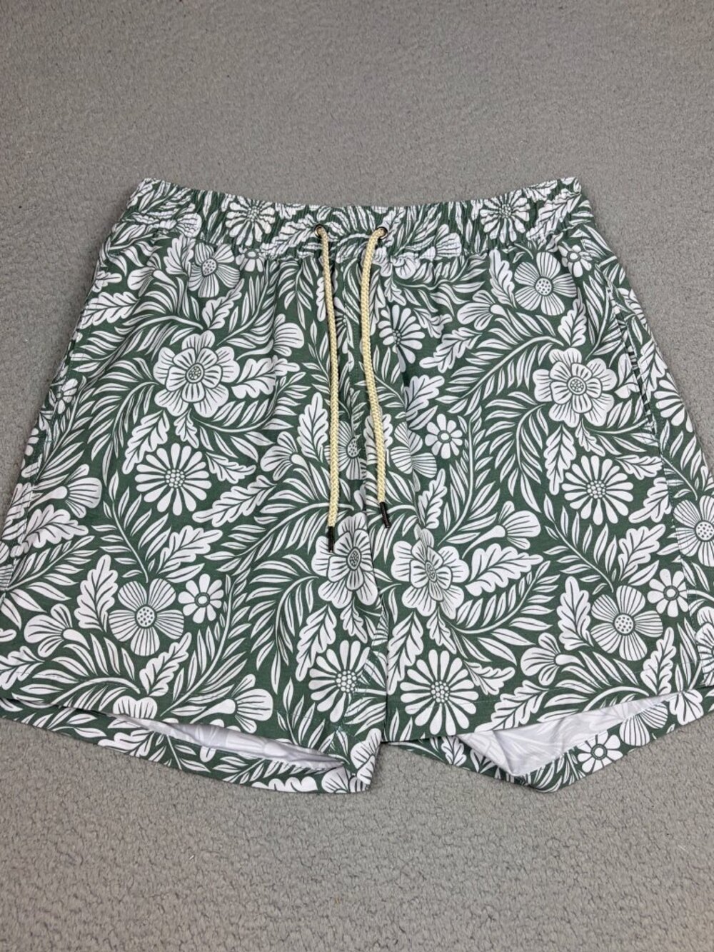 Fair Harbor Swim Shorts Trunks Men’s XL Green Floral Lined Drawstring Beach Pool